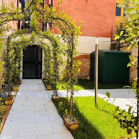 Qn Apartments Venesia Bagian luar foto