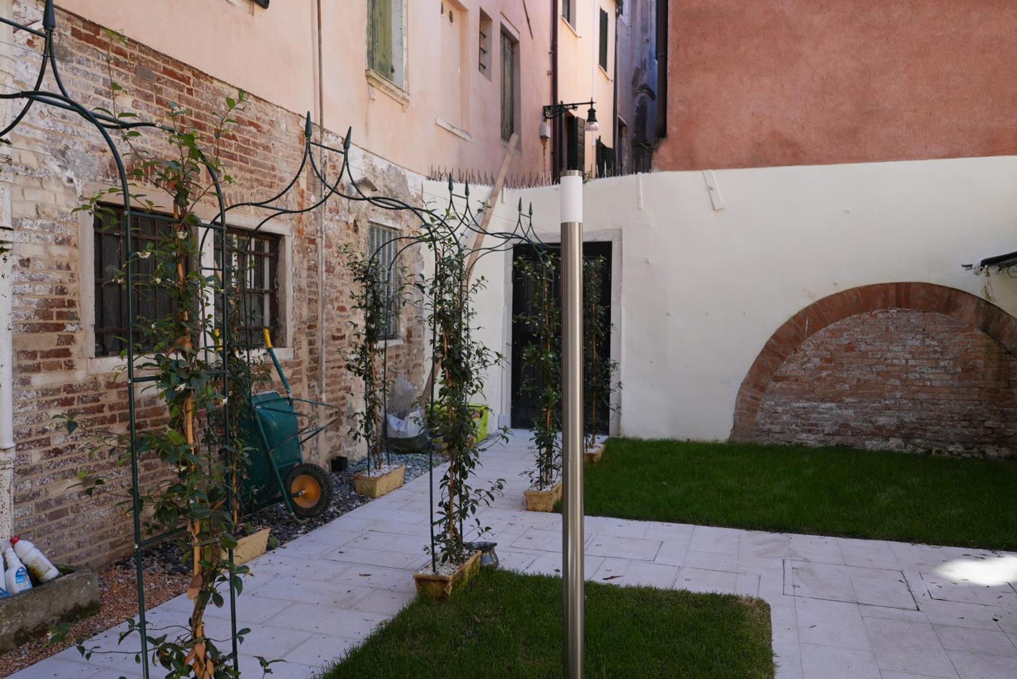 Qn Apartments Venesia Bagian luar foto