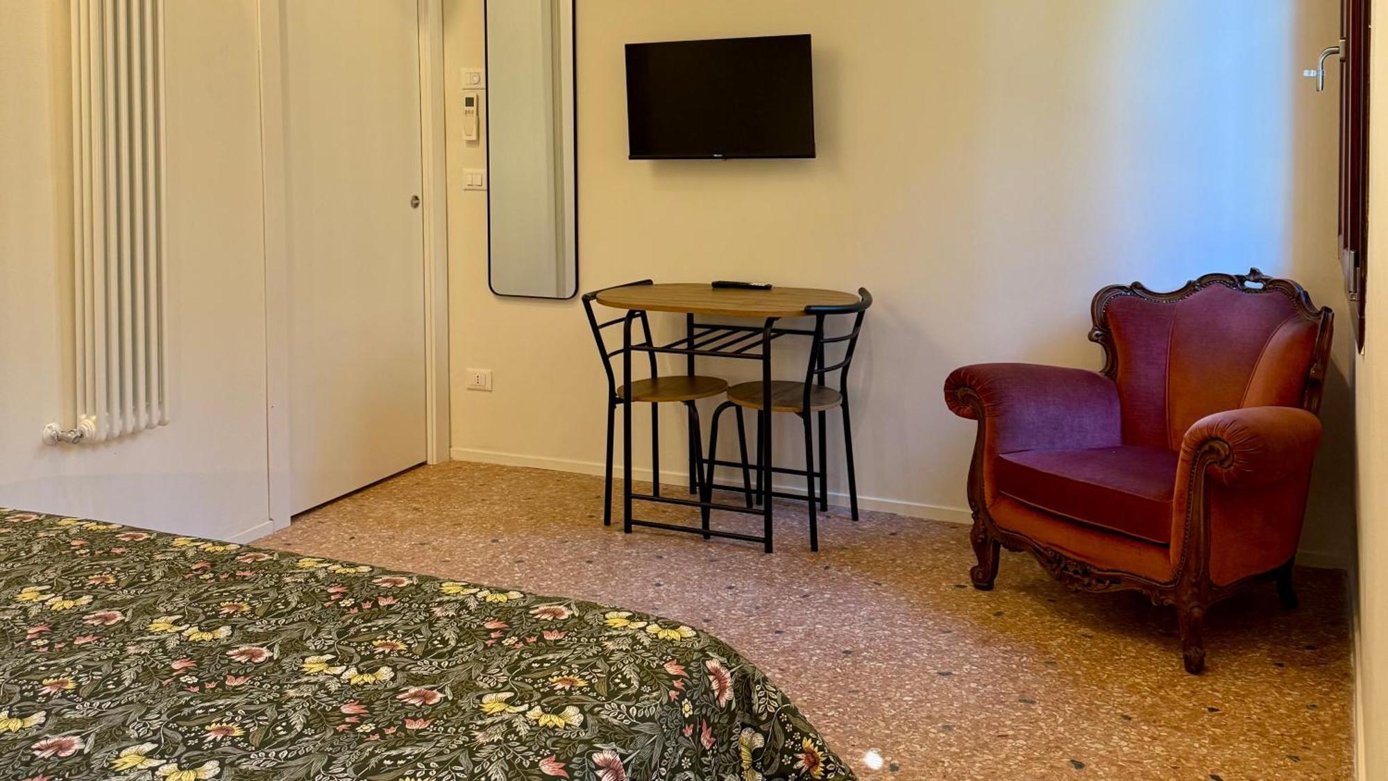Qn Apartments Venesia Bagian luar foto